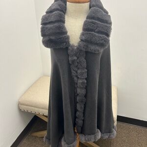 Elegant Gray Fur-Trimmed Cape